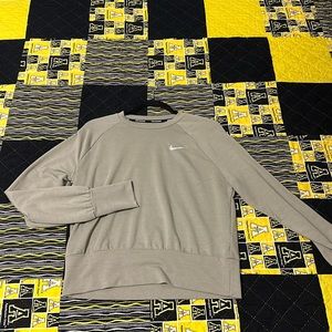 Cropped long sleeve running top from Nike! Size Medium